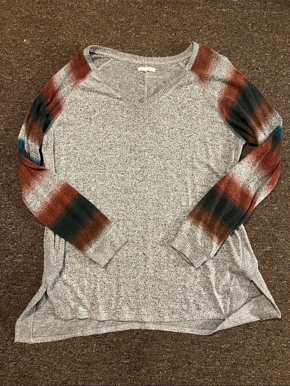 Maurices Heather Gray Top with Rust and Teal Ombre Sleeves